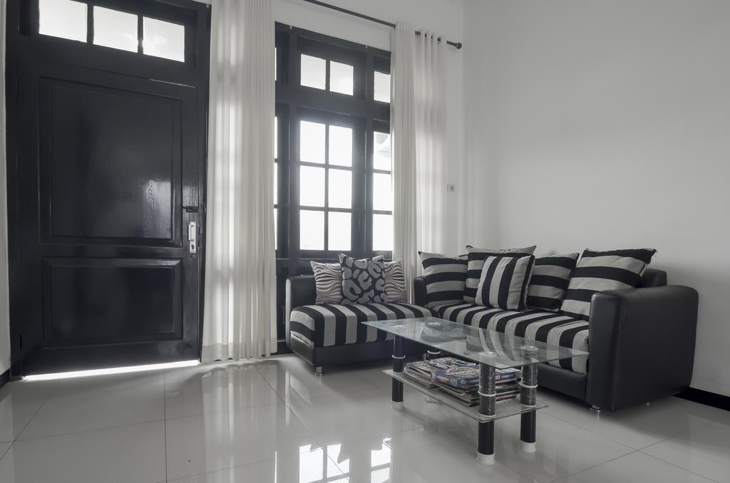 Reddoorz Near Poncol Station Hotel Semarang Exterior photo