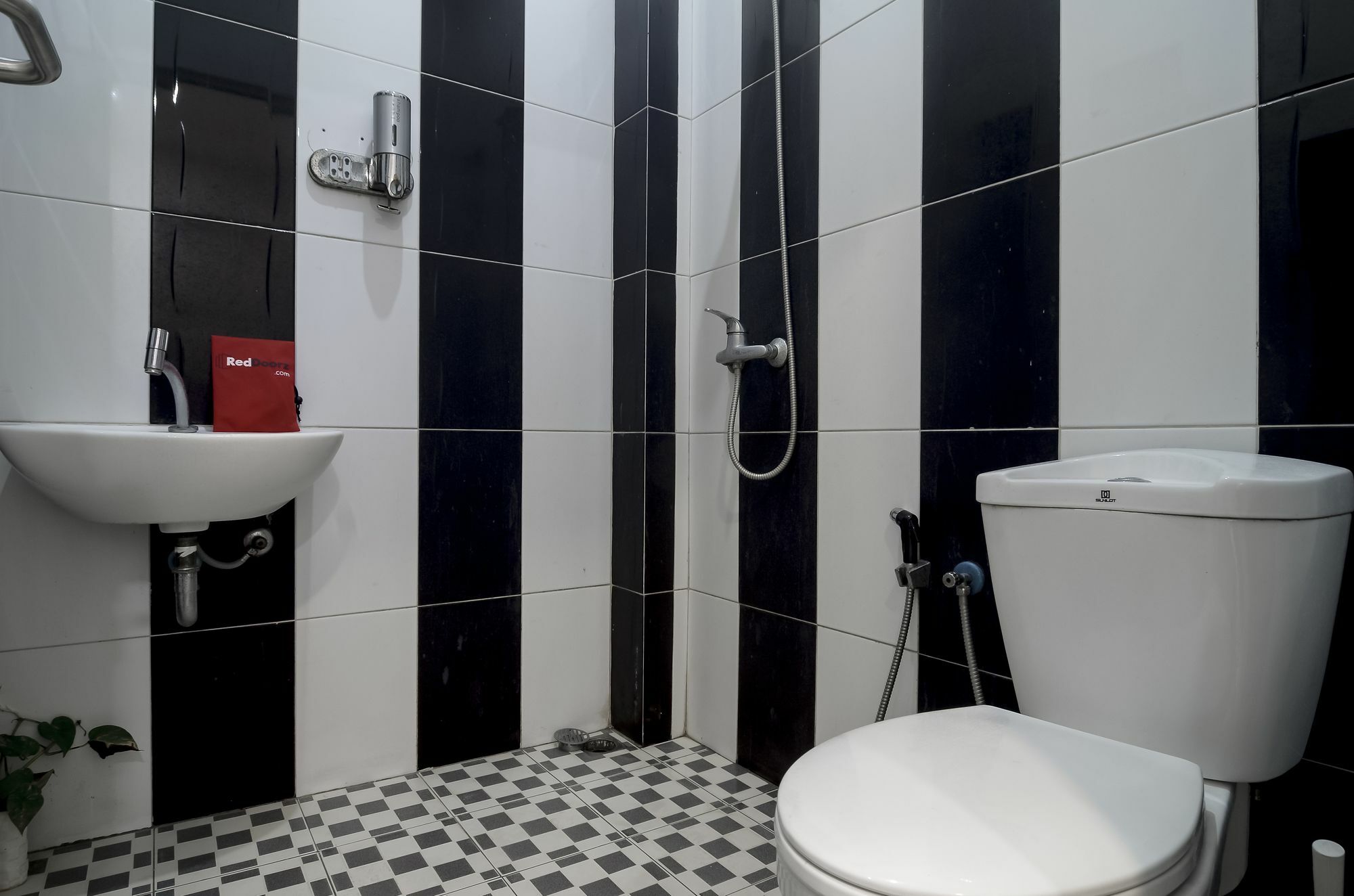 Reddoorz Near Poncol Station Hotel Semarang Exterior photo
